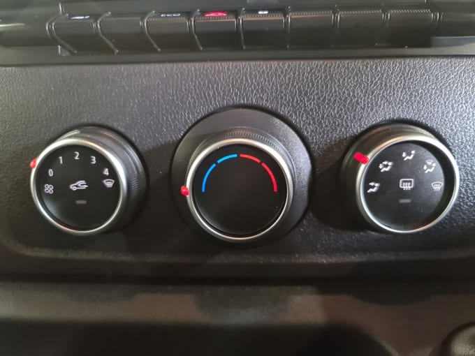 2025 Renault Master
