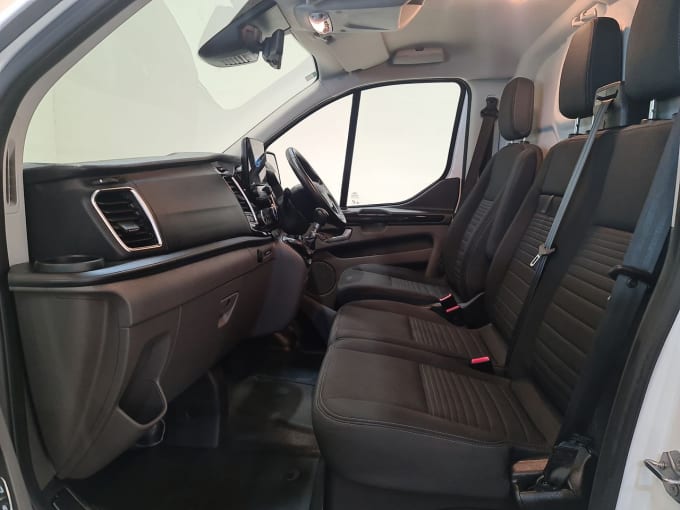 2025 Ford Transit Custom
