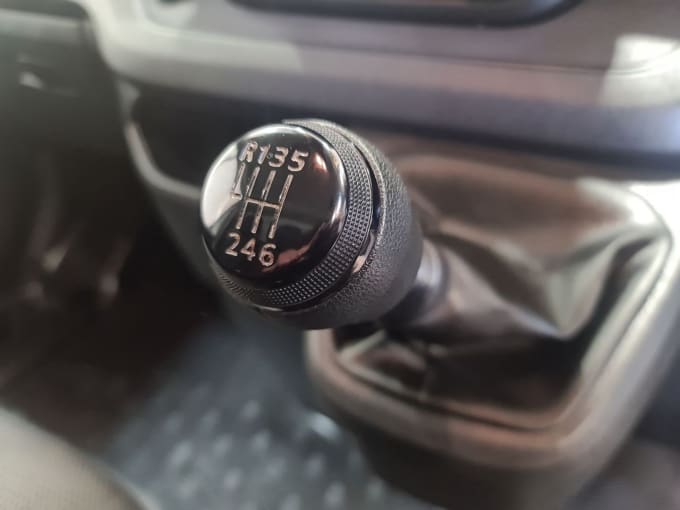 2025 Nissan Primastar