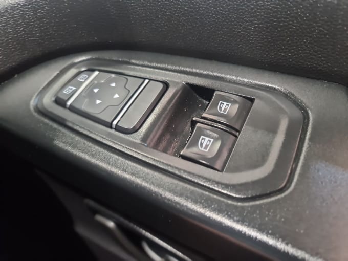 2025 Nissan Primastar