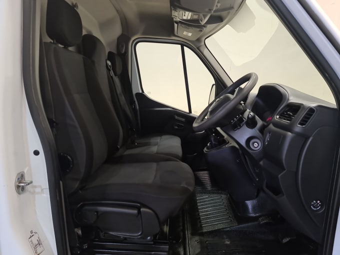2025 Nissan Interstar