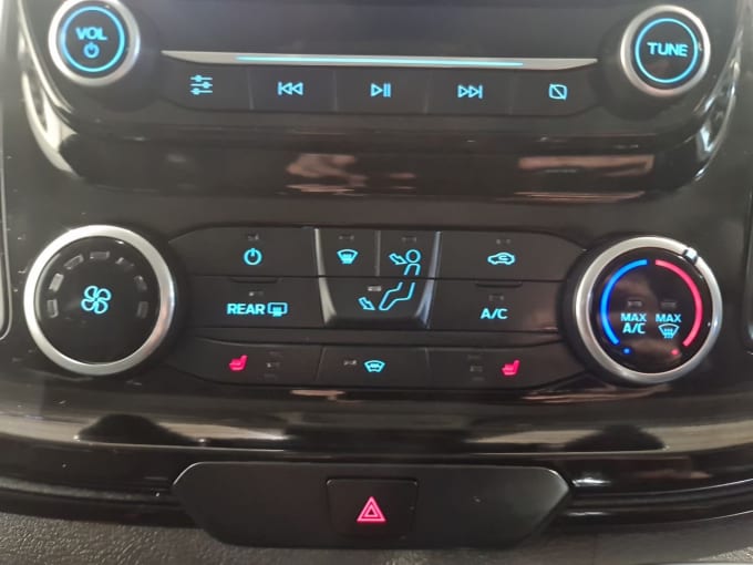 2025 Ford Tourneo Custom