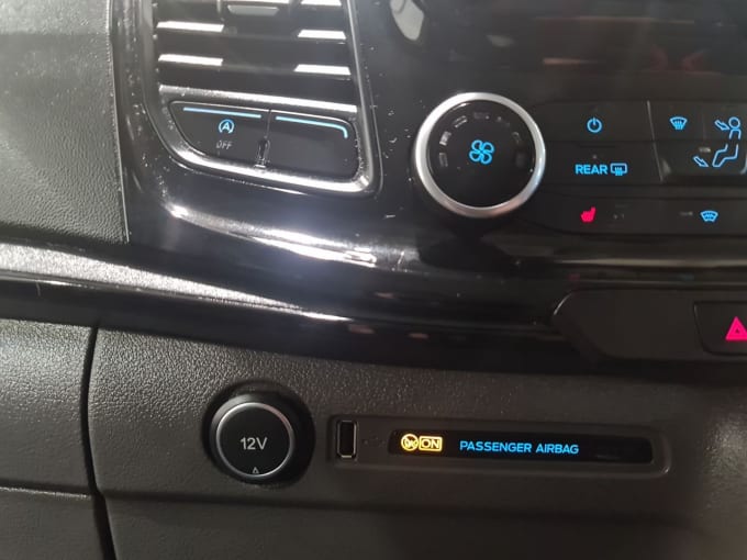 2025 Ford Tourneo Custom
