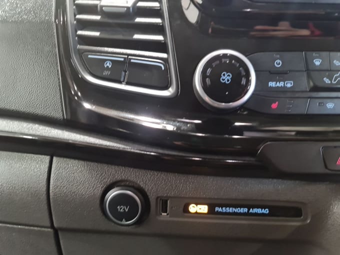 2025 Ford Tourneo Custom
