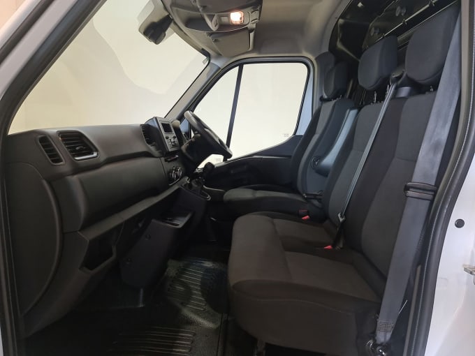 2025 Renault Master