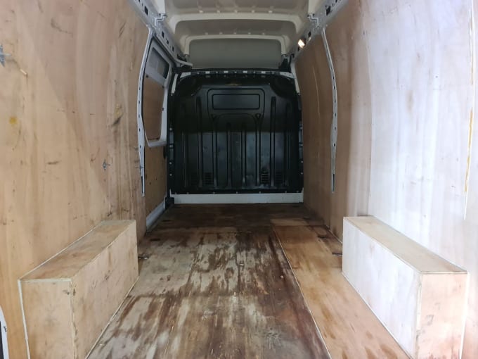 2025 Renault Master