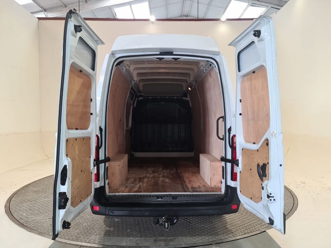 2025 Renault Master