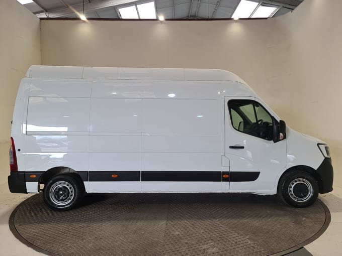 2025 Renault Master