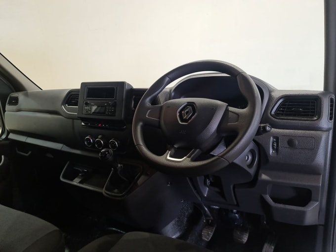 2025 Renault Master