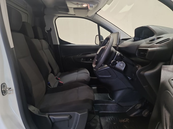 2025 Peugeot Partner
