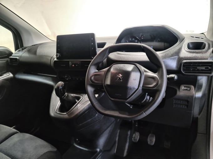 2025 Peugeot Partner