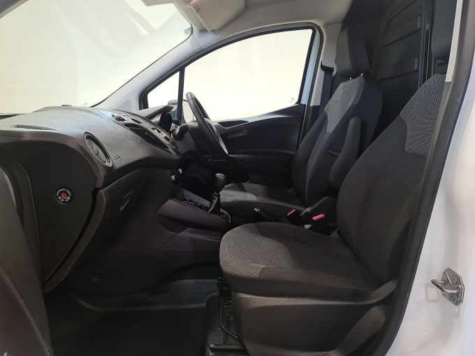 2025 Ford Transit Courier