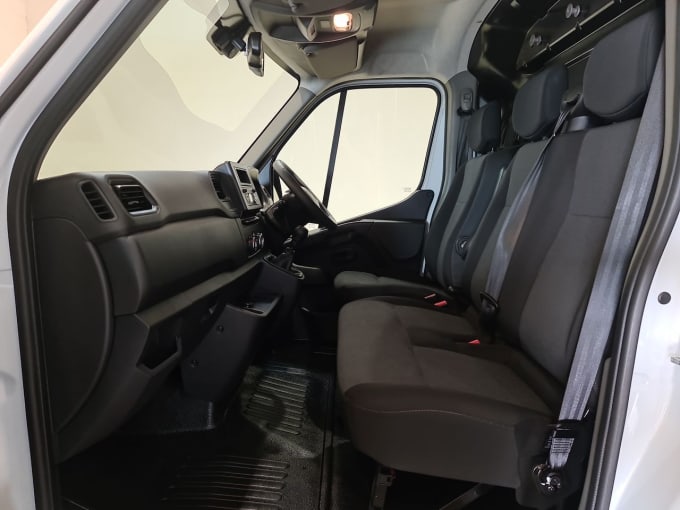 2025 Renault Master