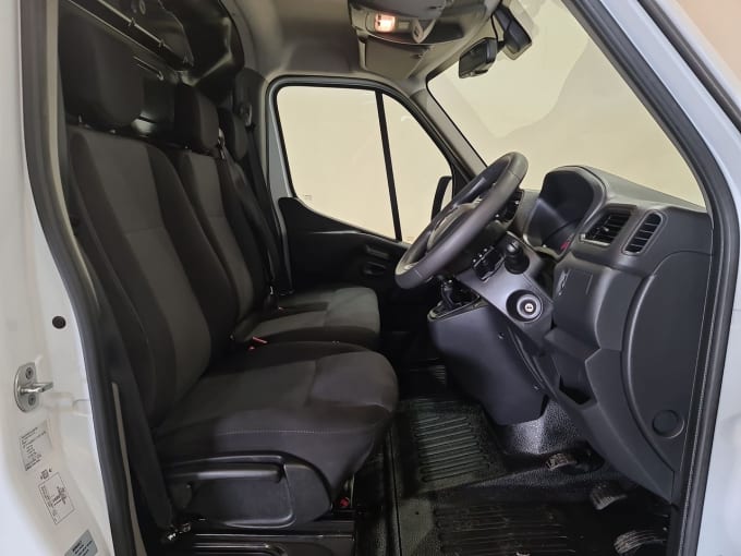 2025 Renault Master