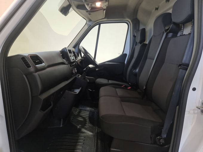 2025 Renault Master