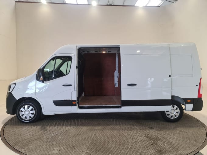 2025 Renault Master