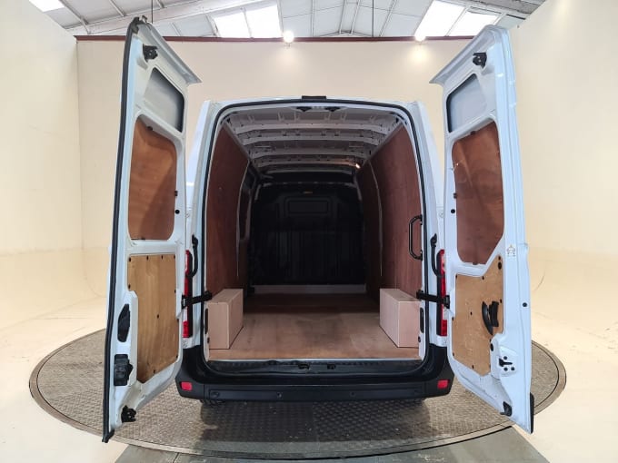 2025 Renault Master