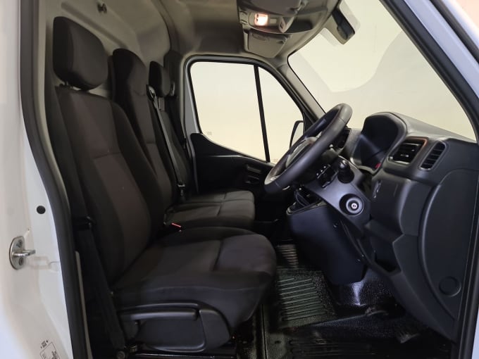 2025 Renault Master