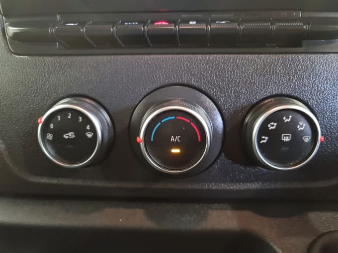 2025 Renault Master