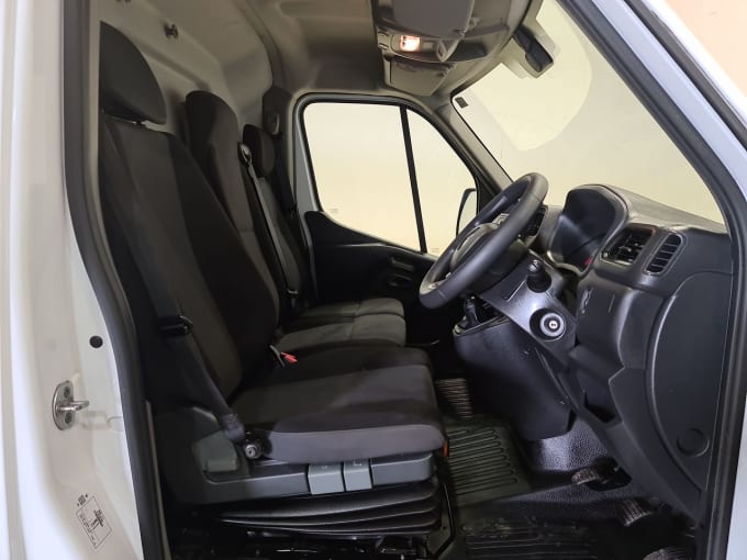2025 Renault Master