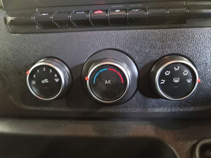 2025 Renault Master