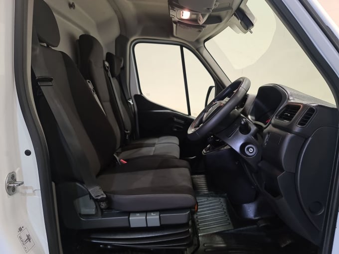 2025 Renault Master