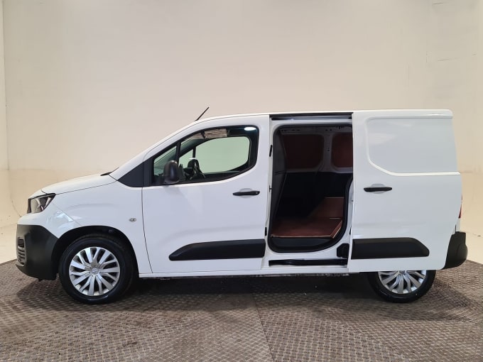 2025 Peugeot Partner