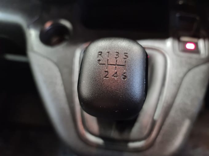 2025 Peugeot Partner
