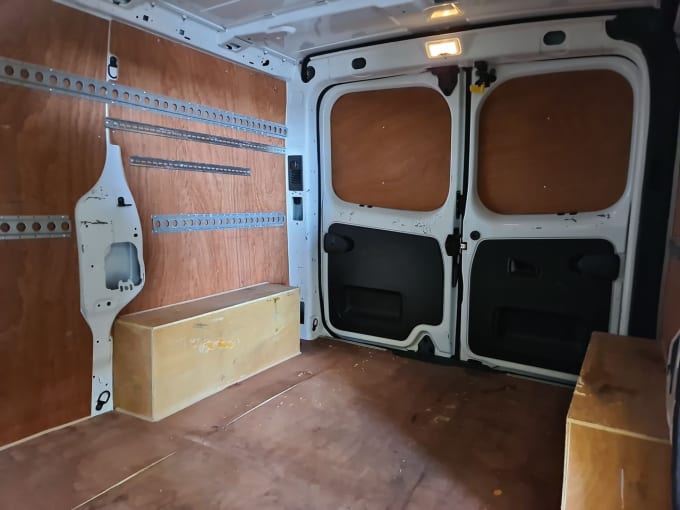 2025 Nissan Nv300