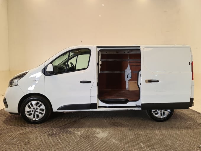 2025 Nissan Nv300