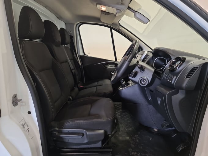 2025 Nissan Nv300