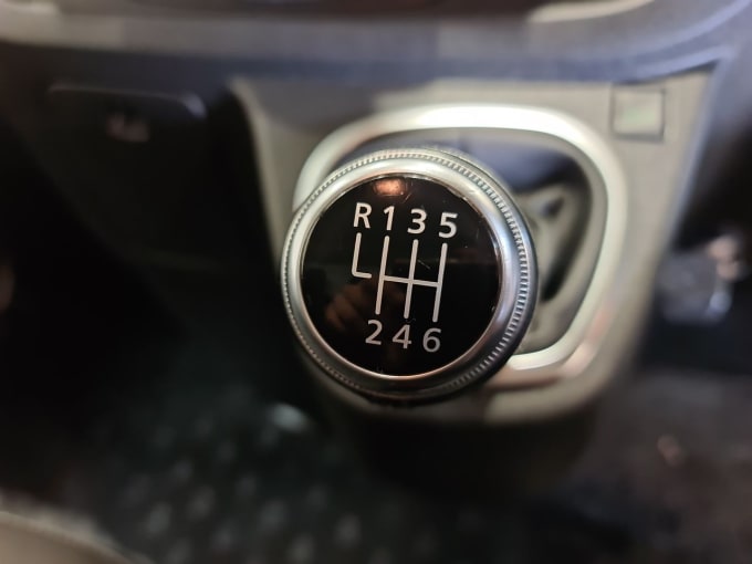 2025 Nissan Nv300