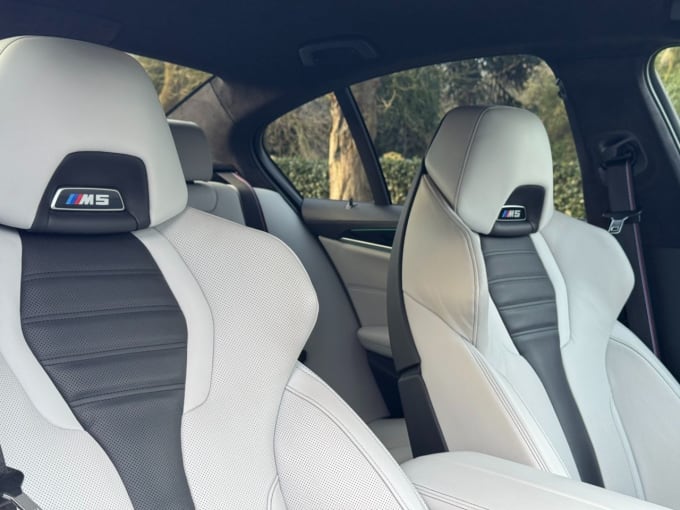2023 BMW M5