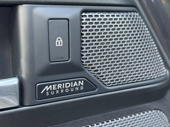 2025 Land Rover Defender