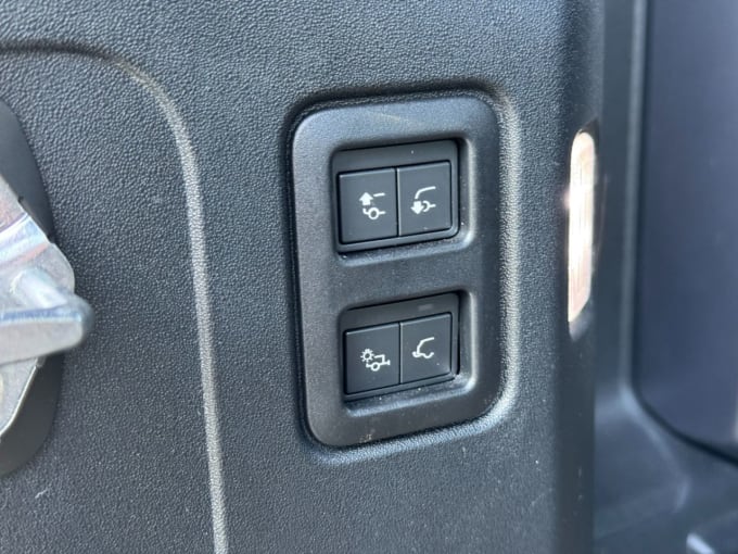 2025 Land Rover Defender