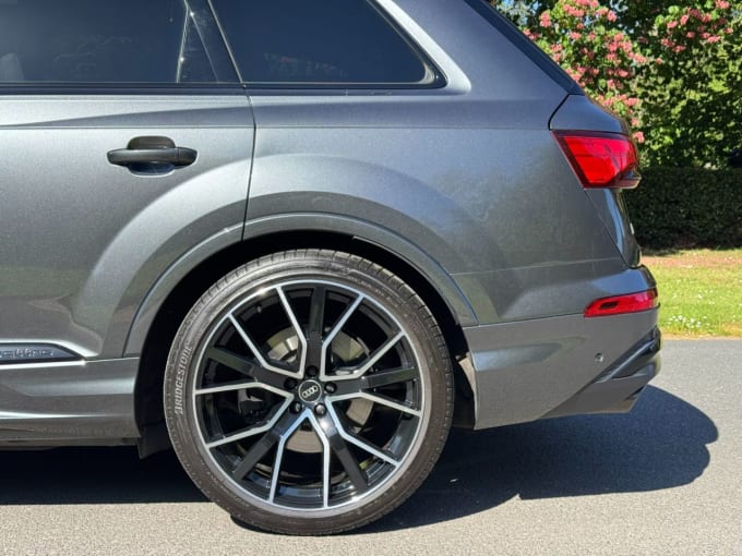 2025 Audi Sq7