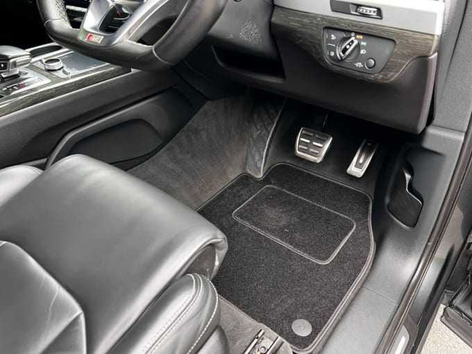 2025 Audi Sq7