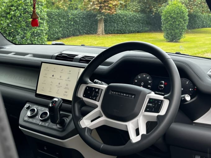 2025 Land Rover Defender