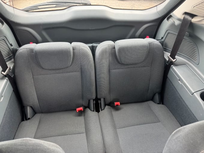 2025 Ford Grand C-max