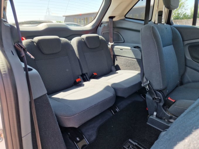 2025 Ford Grand C-max