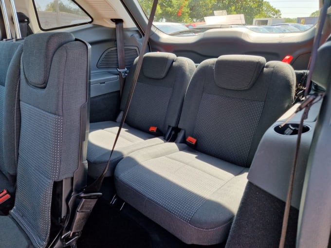 2025 Ford Grand C-max