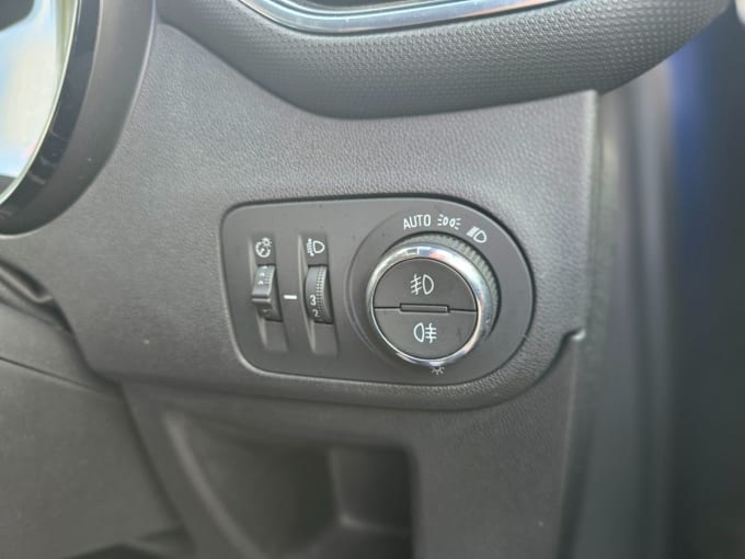 2025 Vauxhall Crossland X