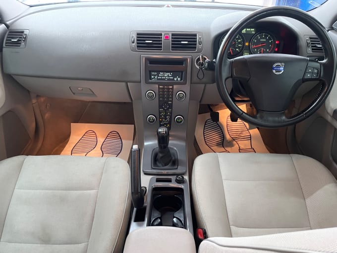 2025 Volvo S40