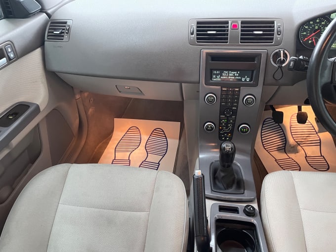 2025 Volvo S40