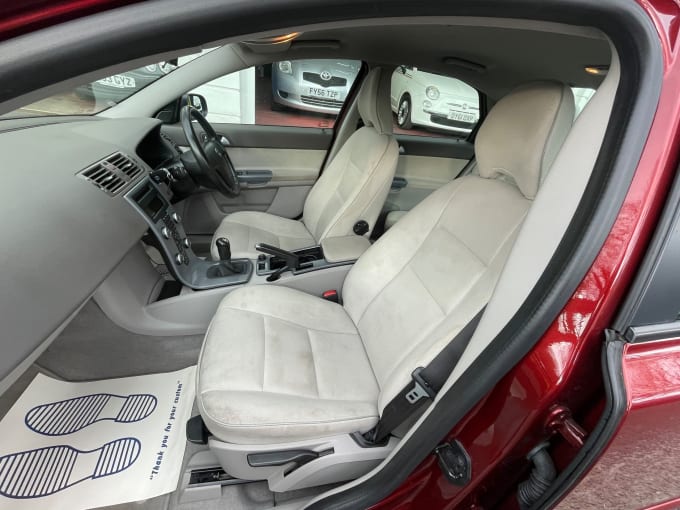 2025 Volvo S40