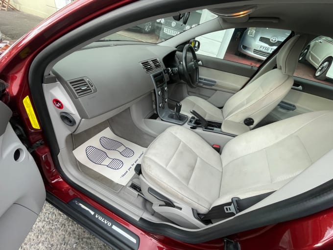 2025 Volvo S40