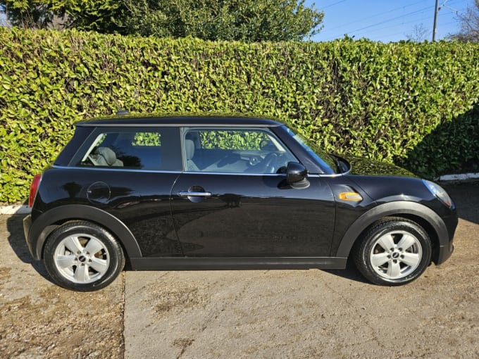 2025 Mini Hatch