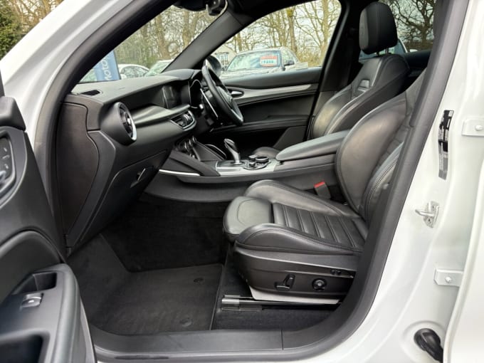 2025 Alfa Romeo Stelvio