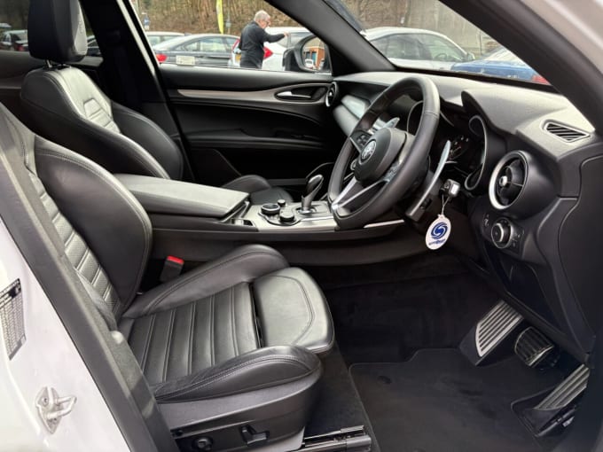 2025 Alfa Romeo Stelvio