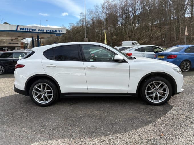 2025 Alfa Romeo Stelvio